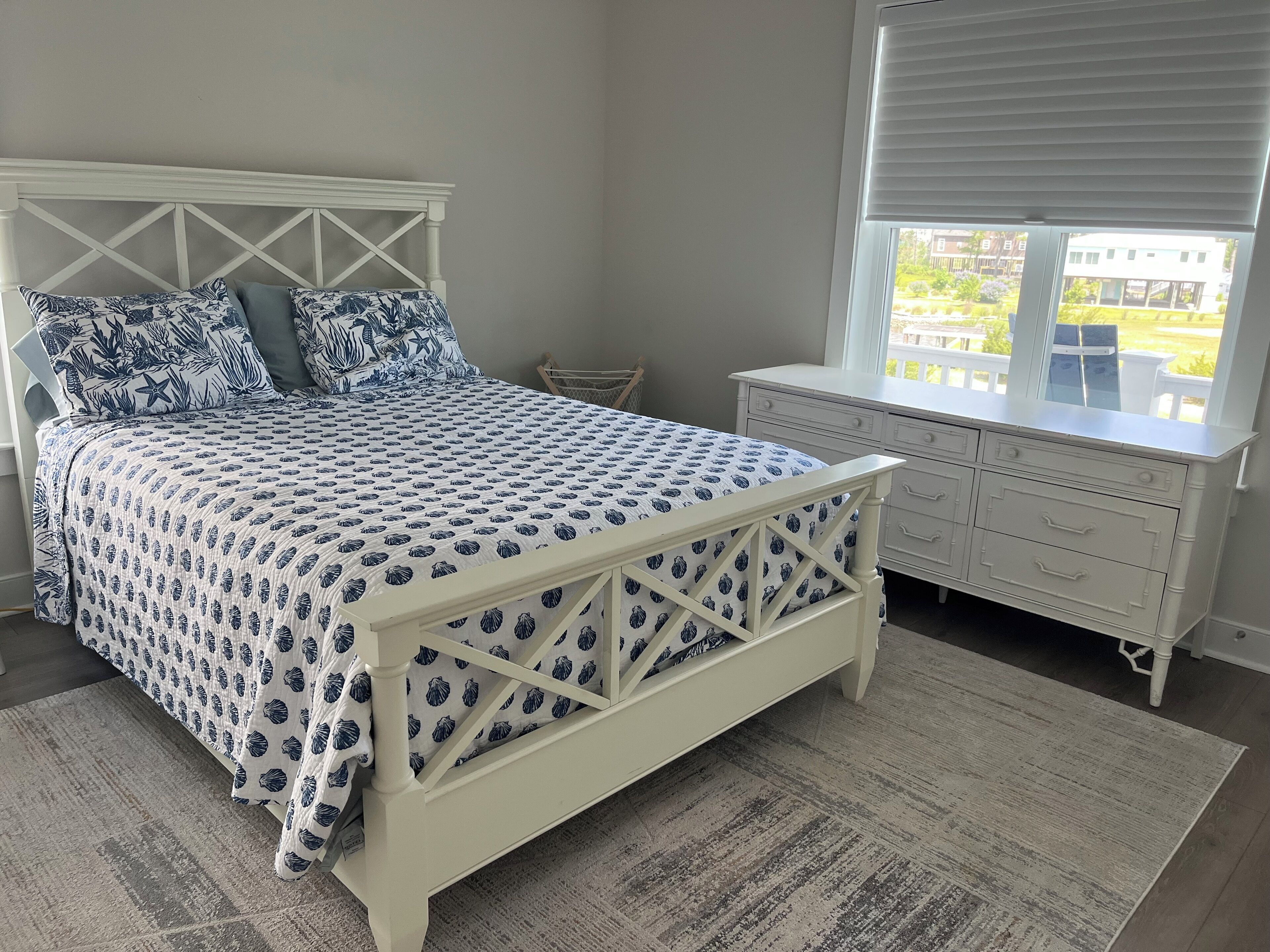 -5th bedroom Queen bed 
