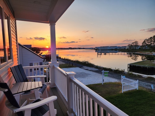 Beautiful home with elevator and amazing views! Kayaks, Fire Pit and more!