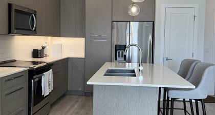 Luxury Airport Suite 2Bed 2Bath w/ heated parking