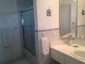 Handtücher, Seife, Toilettenpapier