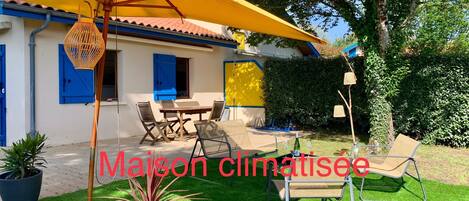 屋外ダイニングエリア