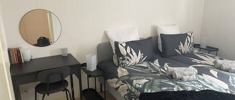 3 camere, una scrivania, Wi-Fi, lenzuola