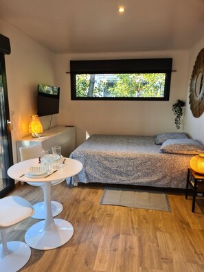 1 habitación, wifi y ropa de cama