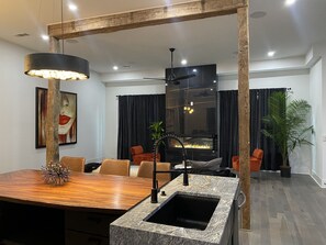 Dining - House with large decks,  belt line restaurants very (Atlanta)