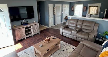 Cozy Home In The Heart of Louisville