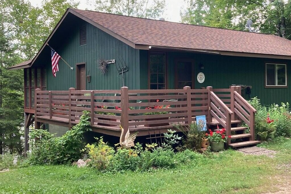 Quiet northwoods lakeside cabin close to biking, skiing, hiking, silent sports