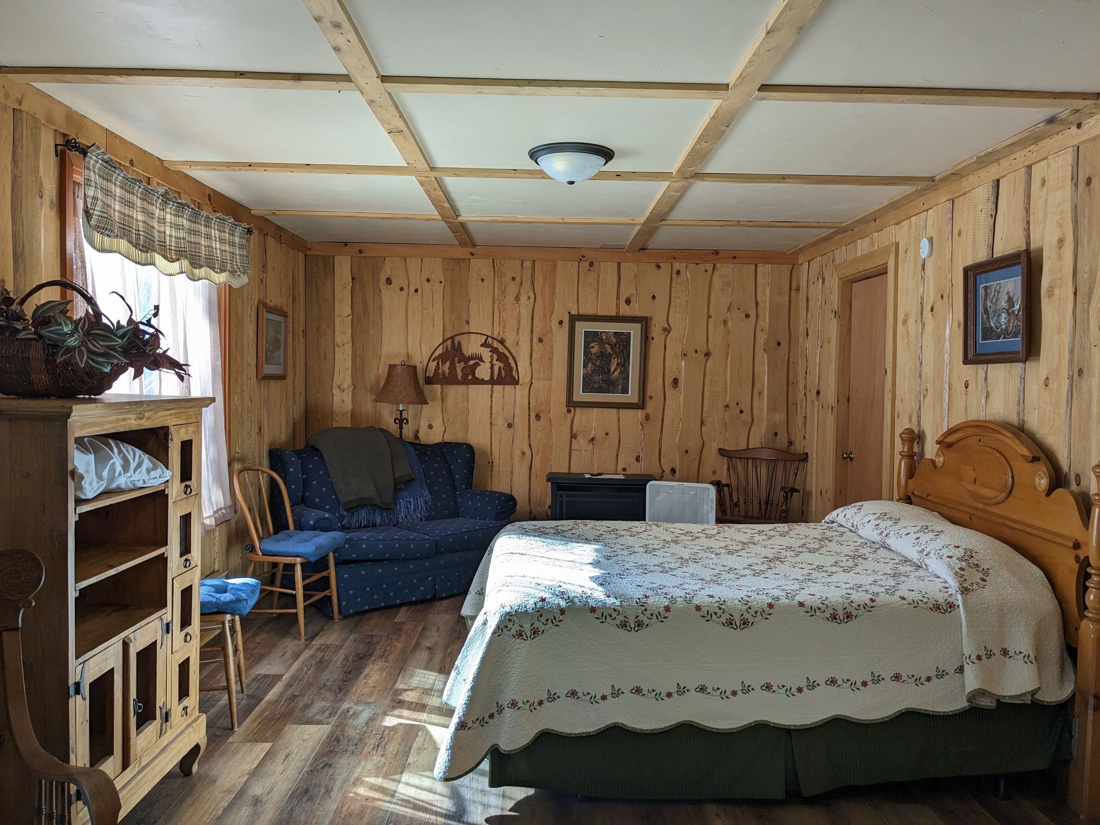 Quiet northwoods lakeside cabin close to biking, skiing, hiking, silent sports