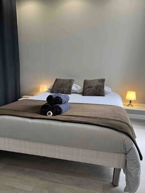 2 bedrooms, iron/ironing board, free WiFi, bed sheets