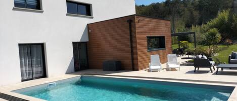 Piscine couverte, piscine extérieure