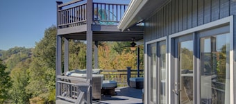 Beautiful hilltop retreat, secluded yet convenient to Asheville, Weaverville.