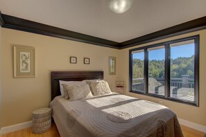 5 bedrooms, free WiFi, bed sheets