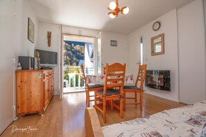 1 Schlafzimmer, Bügeleisen/Bügelbrett