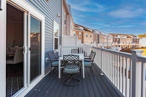 Outdoor dining - Luxury Townhome WestOC -4 BRS / golf / asssateague (Berlin)
