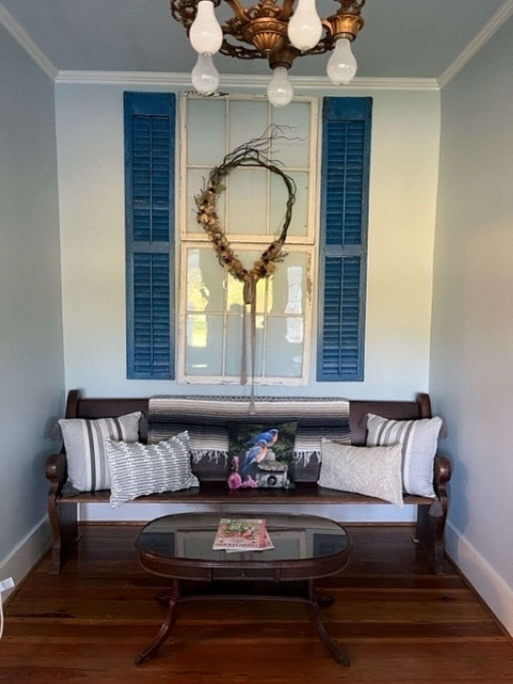 Charming, rustic Farmhouse.  2 mi. from Tin Roof Farms Venue. 39 mi. to Masters.