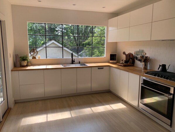 Private kitchen - 5 bedroom home with clean lines, open layout , great light and modern finishes. (Washington)