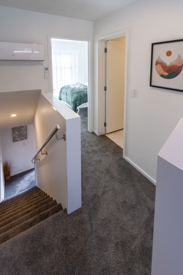2 slaapkamers, een strijkplank/strijkijzer, gratis wifi, beddengoed