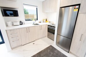 Frigorífic, microones, forn i placa de cuina