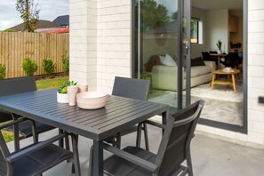 屋外ダイニングエリア