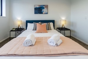 2 bedrooms, iron/ironing board, free WiFi, bed sheets