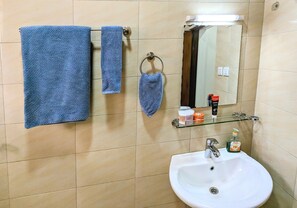 Handtücher, Seife, Toilettenpapier
