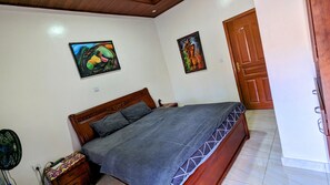 1 chambre, bureau, fer et planche à repasser, accès au Wi-Fi (inclus)