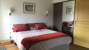 2 bedrooms, free WiFi, bed sheets