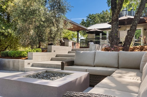 Healdsburg Modern home, 3BR/3.5BA pool, hot tub, outdoor kitchen, WiFi