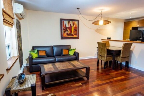 Smart TV, DVD player