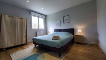 1 bedroom, travel cot, free WiFi, bed sheets