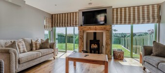 3 bedroom accommodation in Linlithgow, near Edinburgh