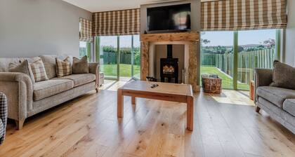 3 bedroom accommodation in Linlithgow, near Edinburgh