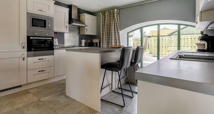 3 bedroom accommodation in Linlithgow, near Edinburgh