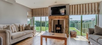 3 bedroom accommodation in Linlithgow, near Edinburgh