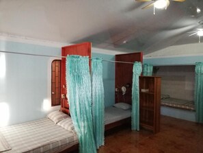 Economy Shared Dormitory | Free WiFi - Hostel y Cabinas Tapandua (Puerto Jiménez)