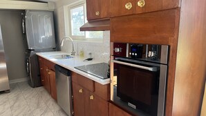 Kaffetrakter/tekoker, kjøleskap, mikrobølgeovn og ovn