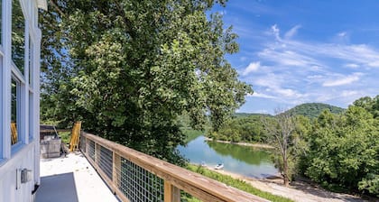 Tiny House on Center Hill Lake