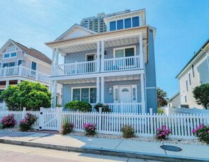 Exterior - Sunrise Playce-Designer Beach Retreat + Pool Table (Atlantic City)