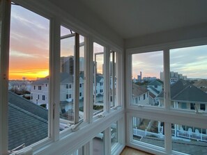 Interior - Sunrise Playce-Designer Beach Retreat + Pool Table (Atlantic City)