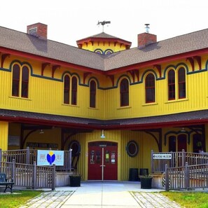 Exterior - Dugway Hideaway Walking Distance to Lime Rock Park (Salisbury)
