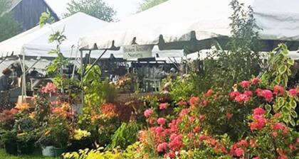 Dugway Hideaway Walking Distance to Lime Rock Park