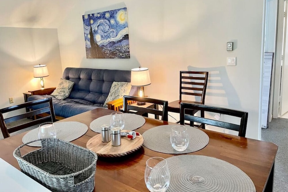 Dugway Hideaway Walking Distance to Lime Rock Park