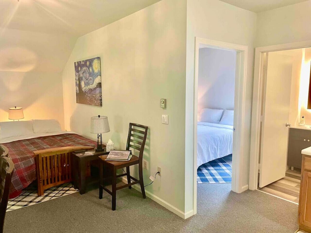 Dugway Hideaway Walking Distance to Lime Rock Park