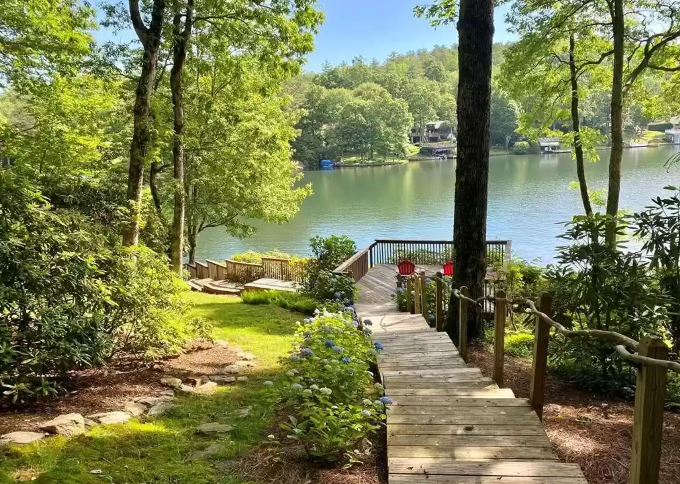 Magical Lakefront Cottage w/ country club access