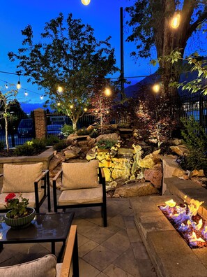 Courtyard view - Art City Inn (Springville)