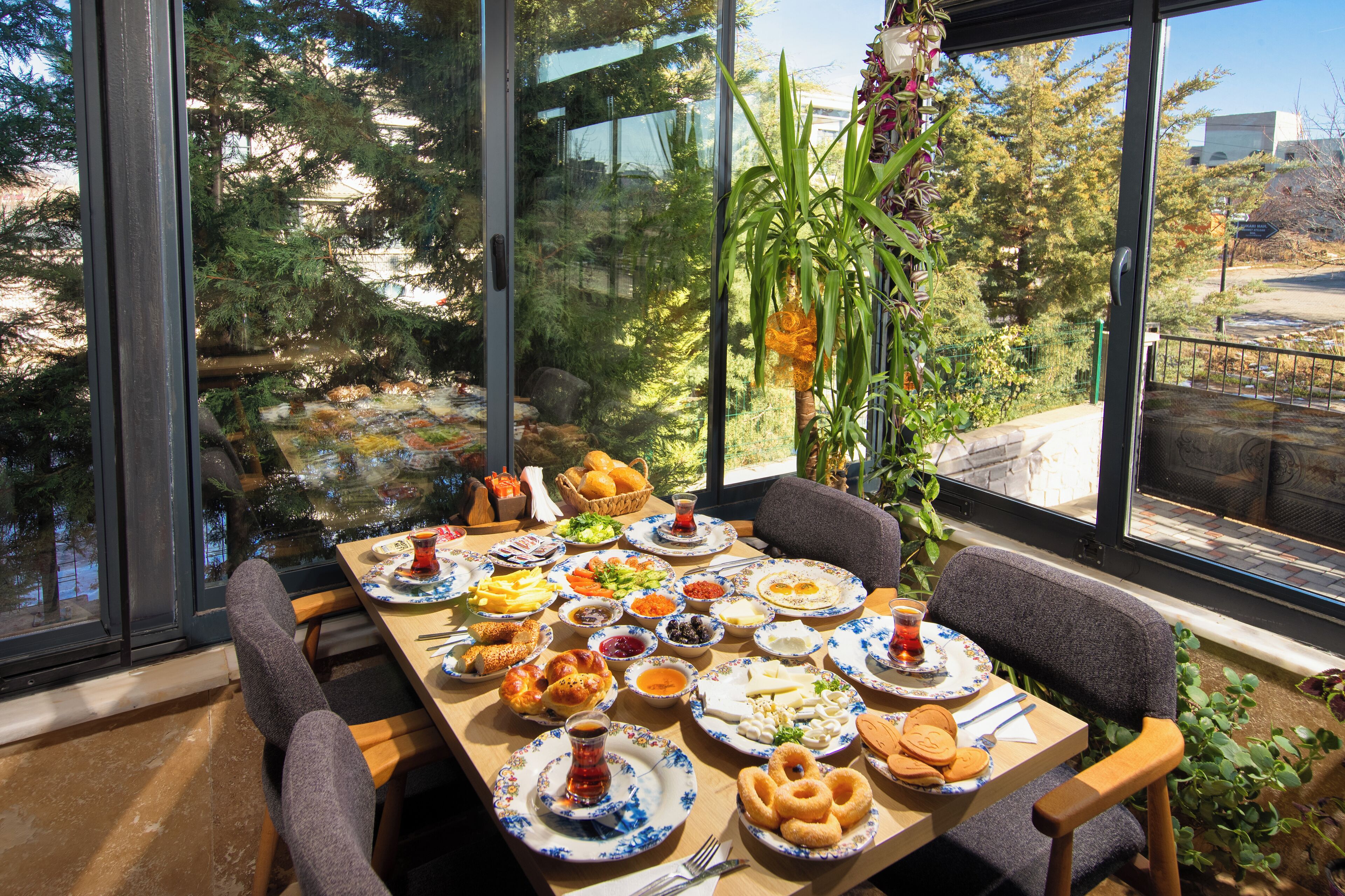 Free daily full breakfast