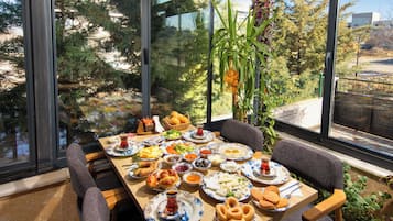 Desayuno completo incluido todos los días