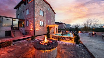 Vista frontal de la propiedad