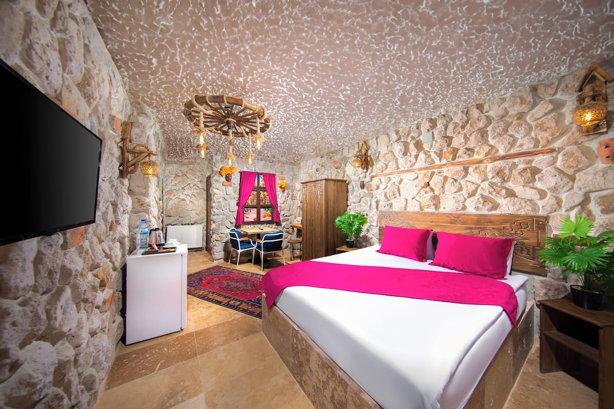 Titan Underground Stone Room -1. Floor | Sábanas de algodón egipcio y ropa de cama de alta calidad