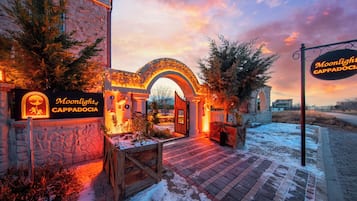 Vista frontal de la propiedad