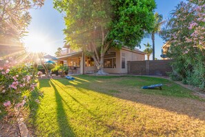 Property grounds - Ahwatukee Family Fun Night Has it All! Hot Pool! (Phoenix)
